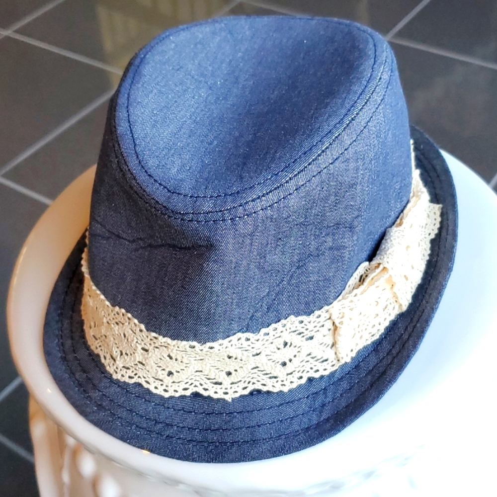 NWT Children's Place Girls' Chambray Hat with Lace Bow.  Size S (4-6 yr).